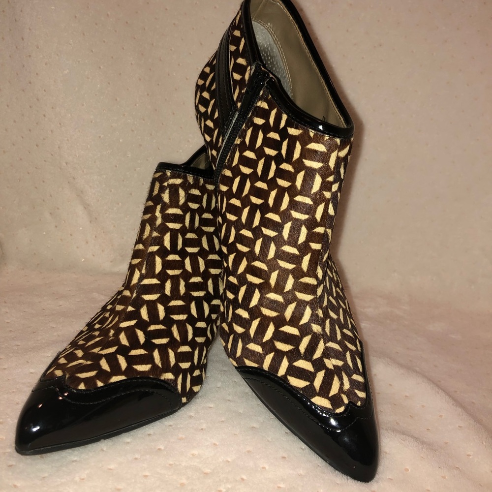 Franco Sarto Nova Geometric Heeled Bootie Black Patnt Lthr Calf  hair upper SZ 9